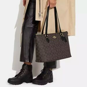 Coach Women’s Signature Gallery Tote